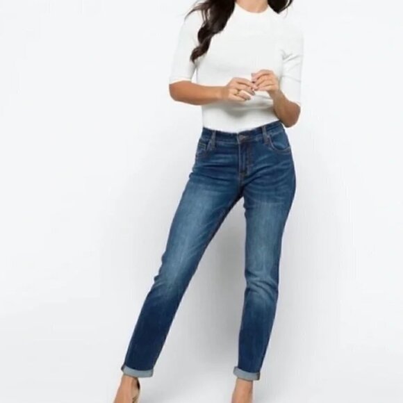 CAbi Denim - Cabi The Straight Jean size 8 Style# 5166 Medium wash Straight leg